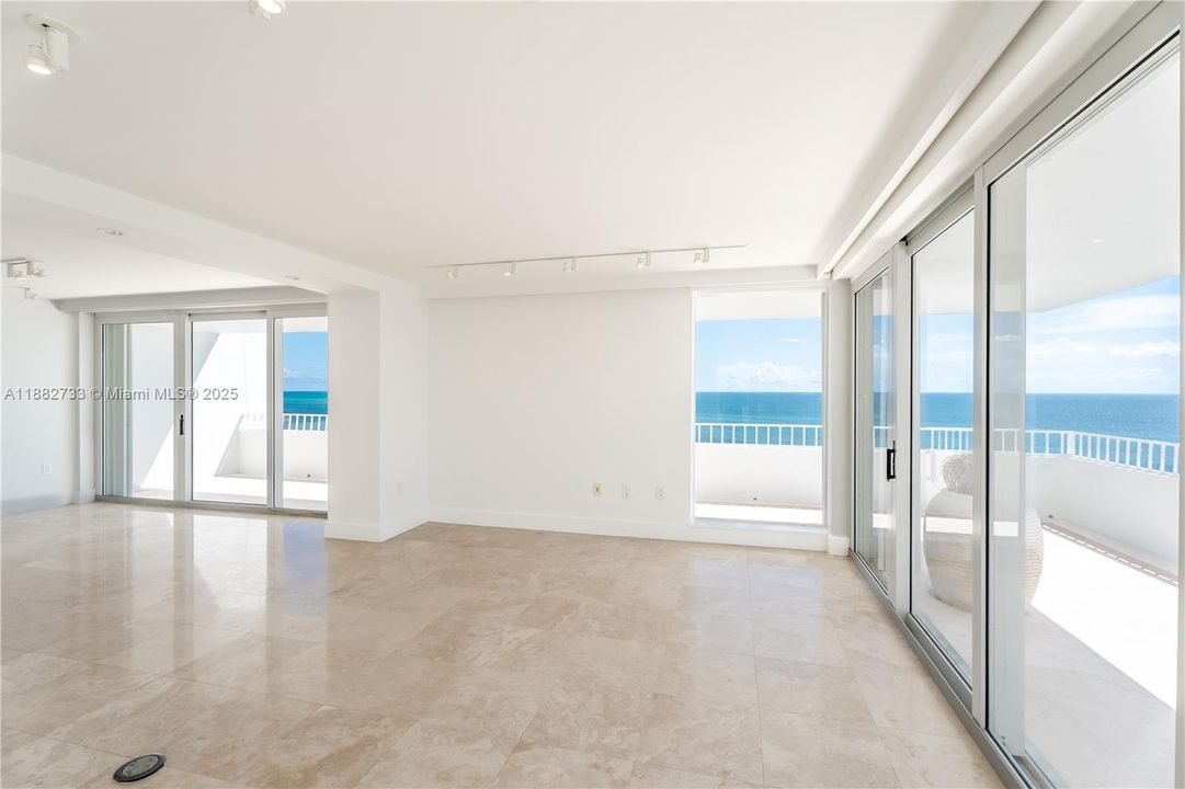 Под контрактом: $12,000 (3 спален, 2 ванн, 1930 Квадратных фут)