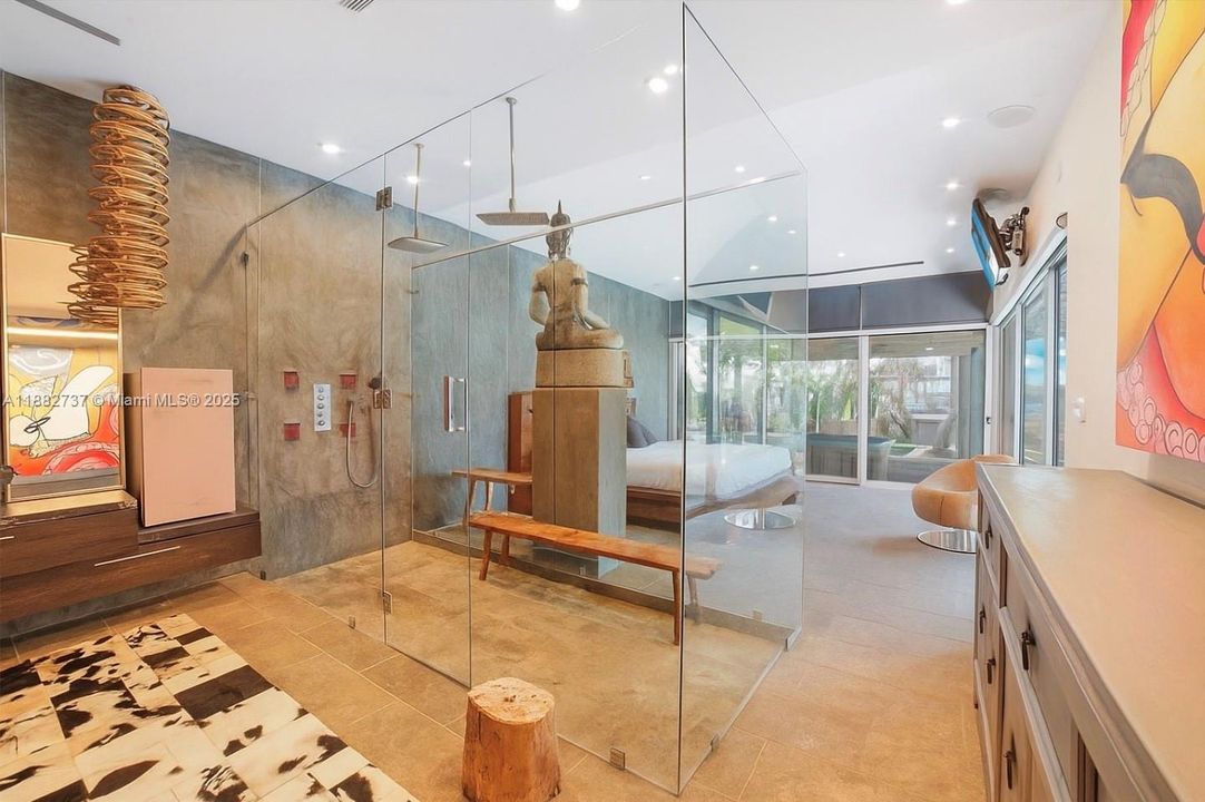 合同活跃: $7,250,000 (4 贝兹, 4 浴室, 3442 平方英尺)