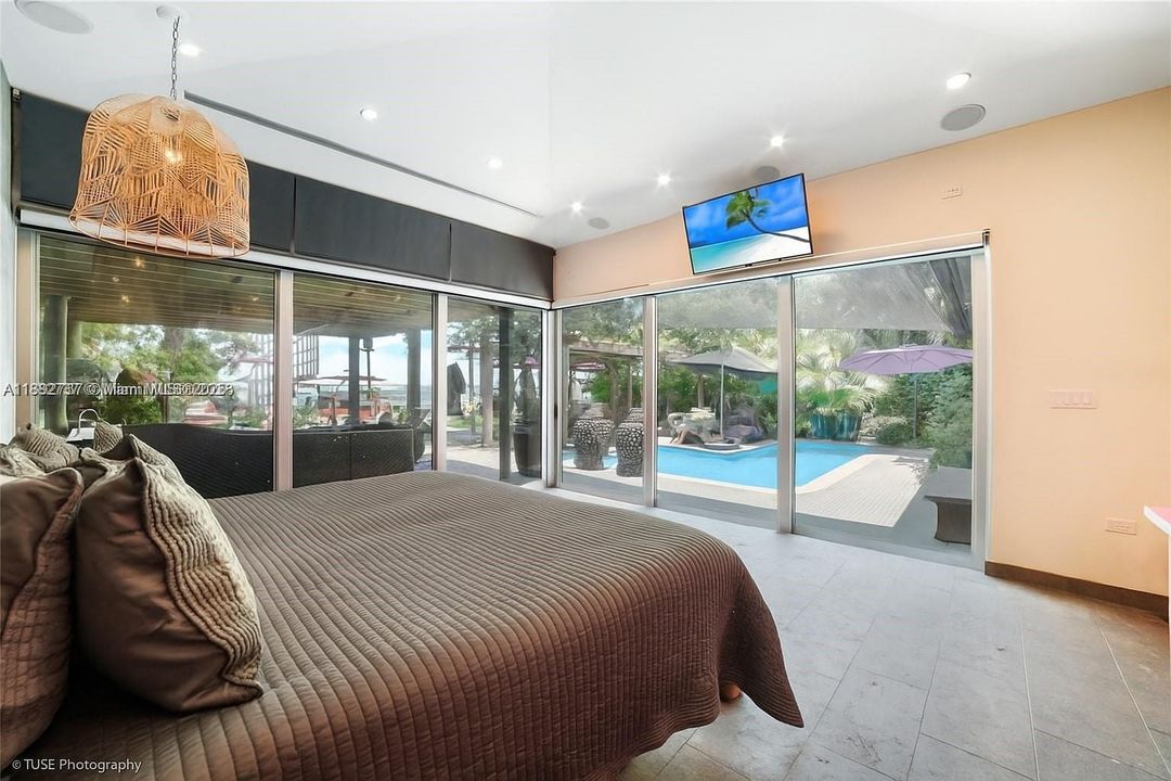 合同活跃: $7,250,000 (4 贝兹, 4 浴室, 3442 平方英尺)