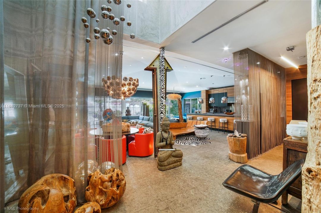 合同活跃: $7,250,000 (4 贝兹, 4 浴室, 3442 平方英尺)