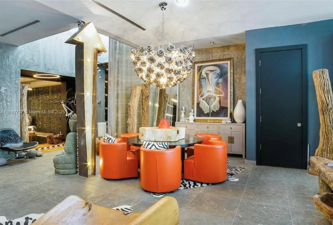 合同活跃: $7,250,000 (4 贝兹, 4 浴室, 3442 平方英尺)