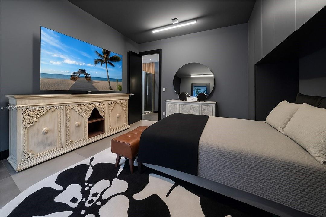 合同活跃: $7,250,000 (4 贝兹, 4 浴室, 3442 平方英尺)