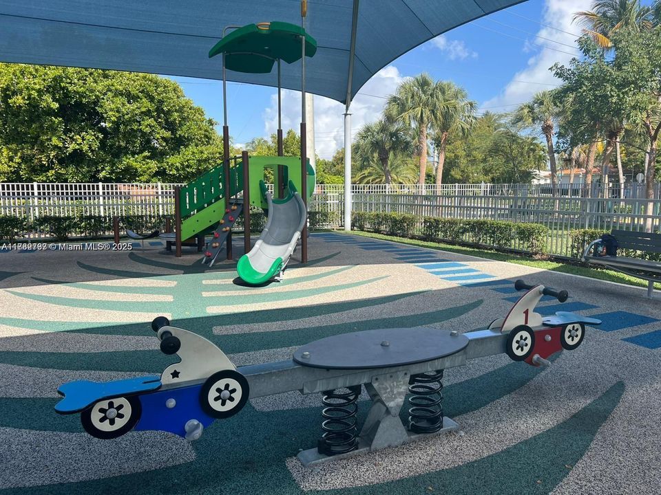 合同活跃: $7,250,000 (4 贝兹, 4 浴室, 3442 平方英尺)