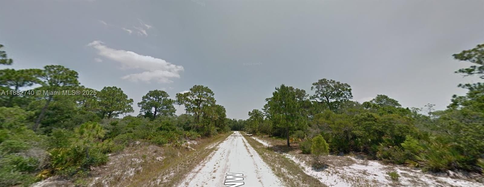 На продажу: $19,900 (0.24 acres)