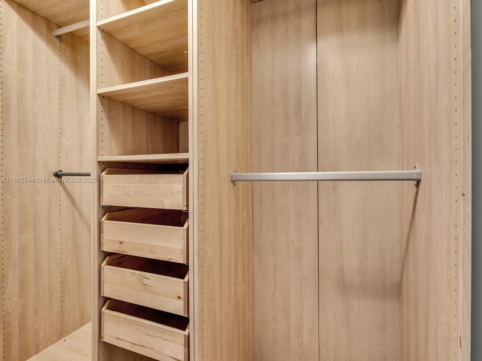 待售: $735,000 (1 贝兹, 1 浴室, 844 平方英尺)