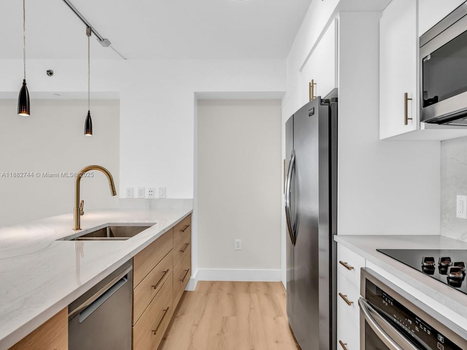 待售: $735,000 (1 贝兹, 1 浴室, 844 平方英尺)