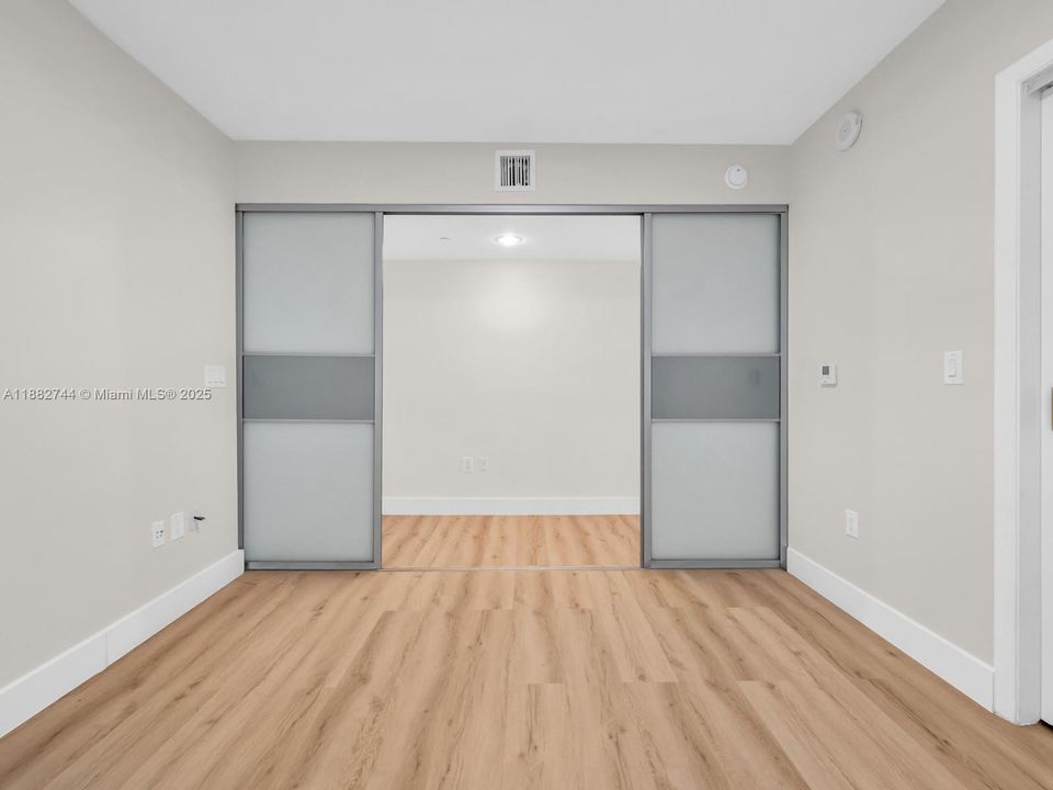 待售: $735,000 (1 贝兹, 1 浴室, 844 平方英尺)