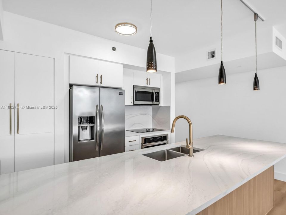 待售: $735,000 (1 贝兹, 1 浴室, 844 平方英尺)