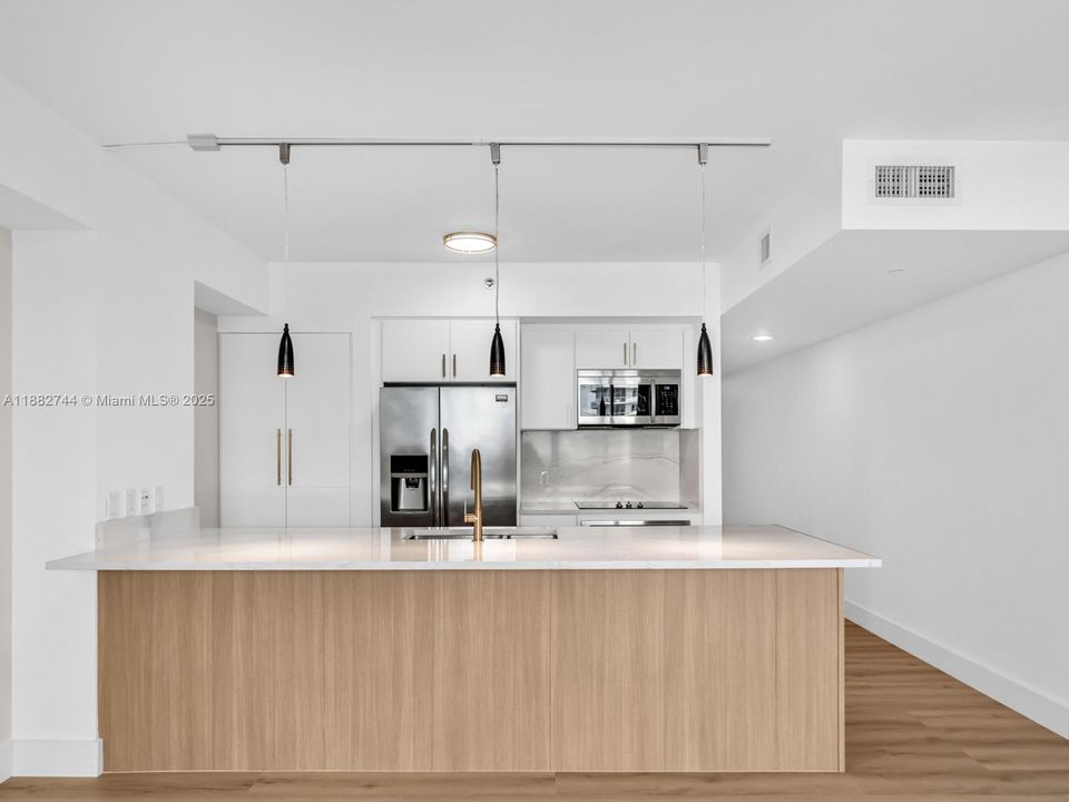 待售: $735,000 (1 贝兹, 1 浴室, 844 平方英尺)