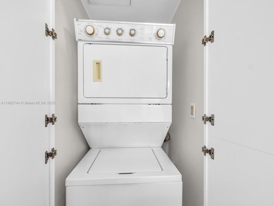 待售: $735,000 (1 贝兹, 1 浴室, 844 平方英尺)