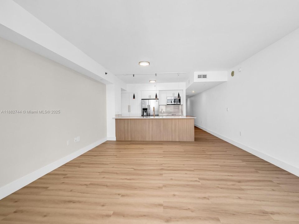 待售: $735,000 (1 贝兹, 1 浴室, 844 平方英尺)