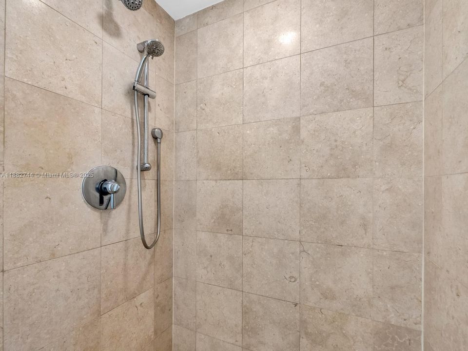 待售: $735,000 (1 贝兹, 1 浴室, 844 平方英尺)