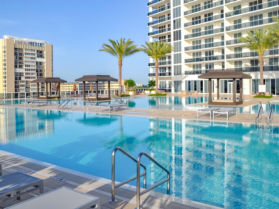 待售: $735,000 (1 贝兹, 1 浴室, 844 平方英尺)