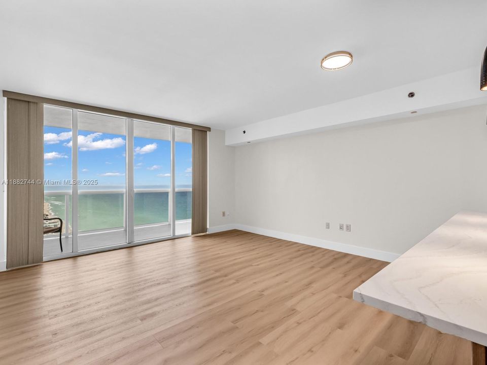 待售: $735,000 (1 贝兹, 1 浴室, 844 平方英尺)