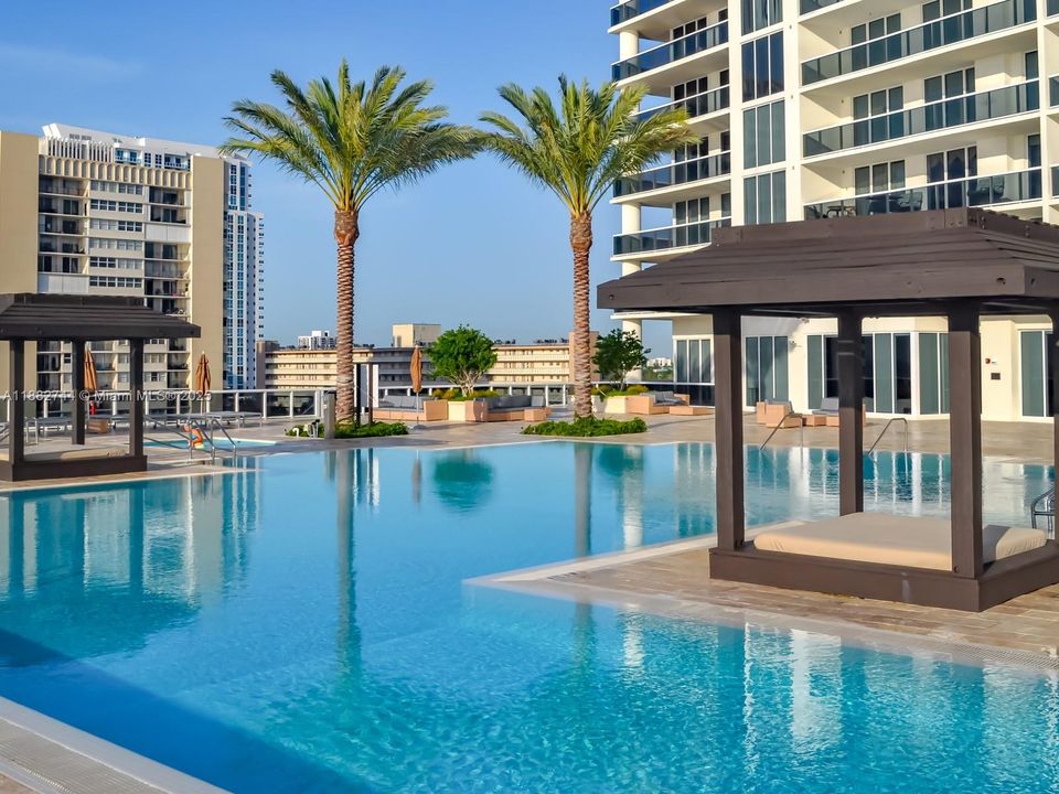 待售: $735,000 (1 贝兹, 1 浴室, 844 平方英尺)