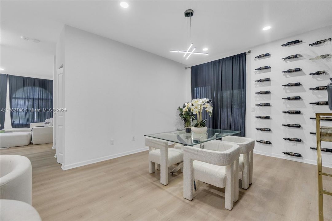 На продажу: $395,990 (3 спален, 2 ванн, 1474 Квадратных фут)