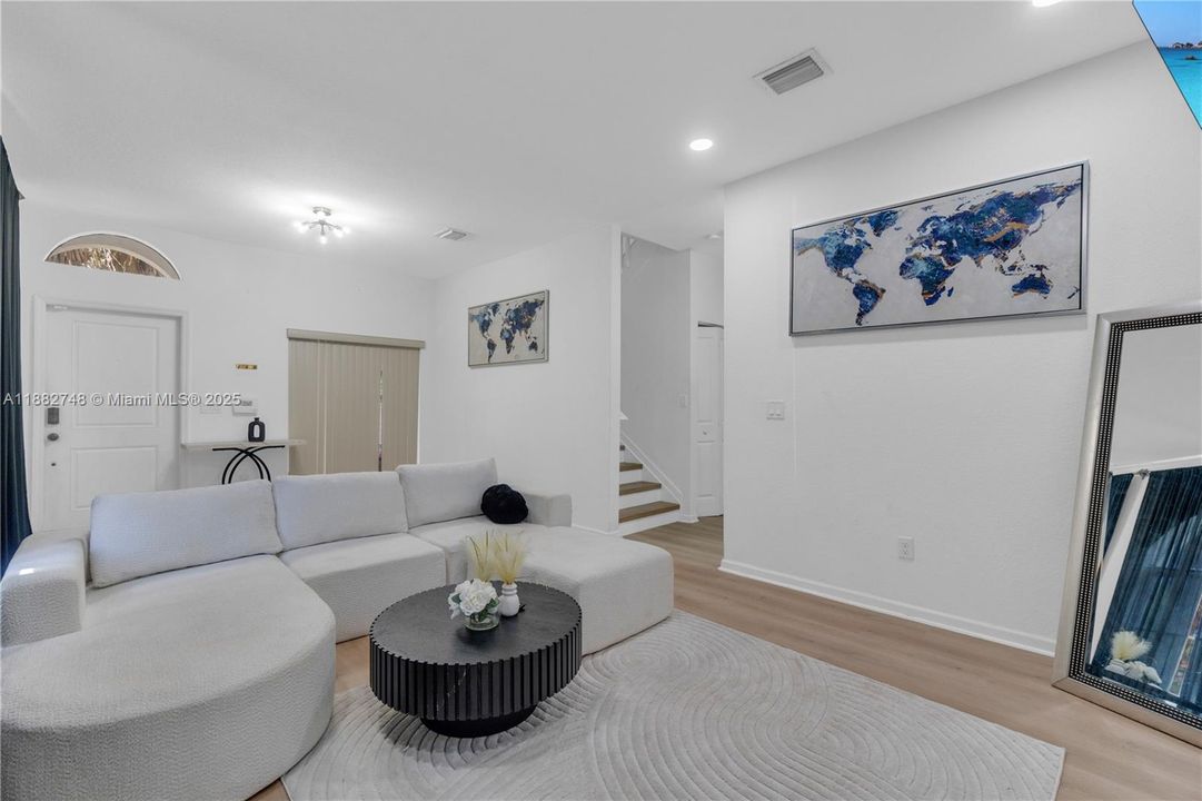 На продажу: $395,990 (3 спален, 2 ванн, 1474 Квадратных фут)