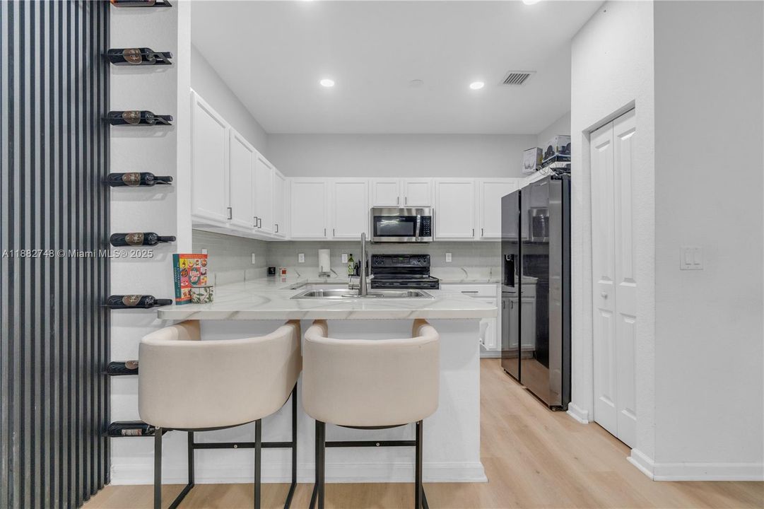 На продажу: $395,990 (3 спален, 2 ванн, 1474 Квадратных фут)