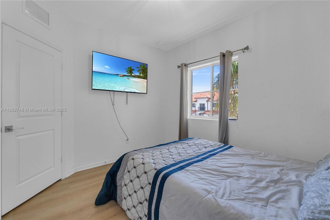 На продажу: $395,990 (3 спален, 2 ванн, 1474 Квадратных фут)