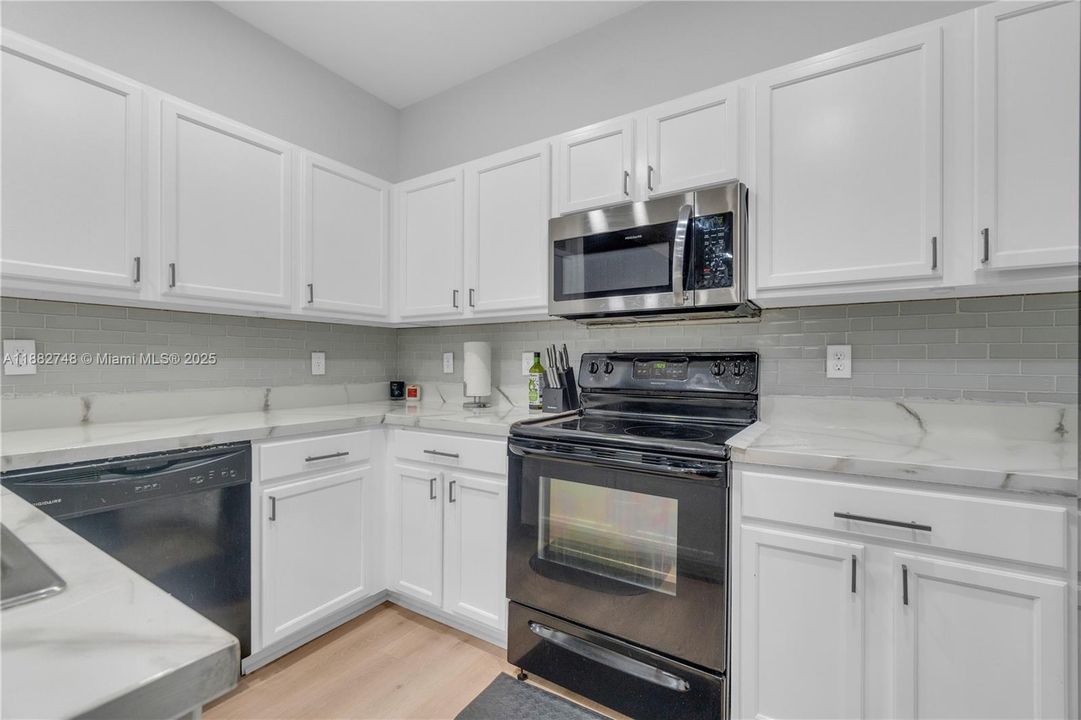 На продажу: $395,990 (3 спален, 2 ванн, 1474 Квадратных фут)