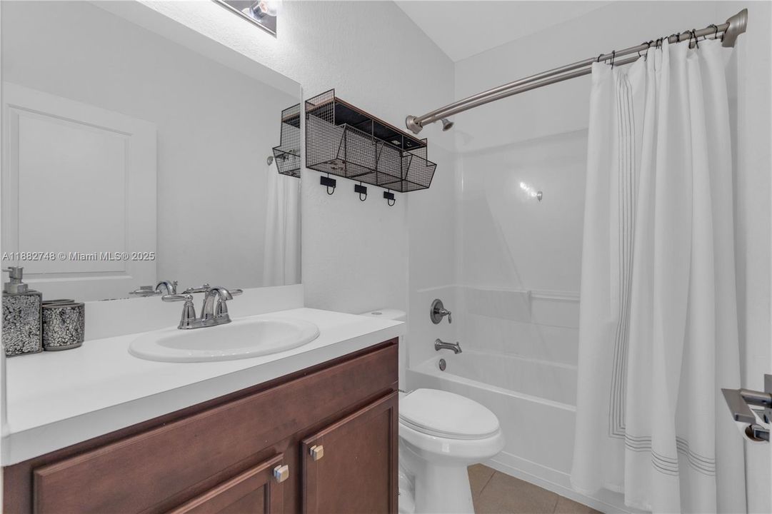 На продажу: $395,990 (3 спален, 2 ванн, 1474 Квадратных фут)