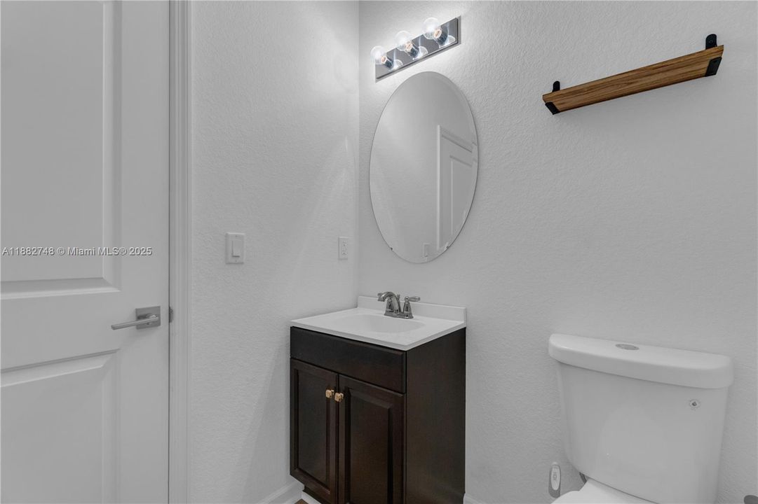 На продажу: $395,990 (3 спален, 2 ванн, 1474 Квадратных фут)