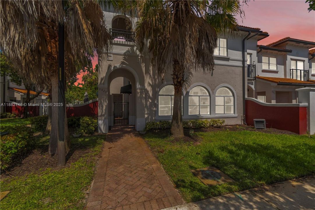 На продажу: $395,990 (3 спален, 2 ванн, 1474 Квадратных фут)