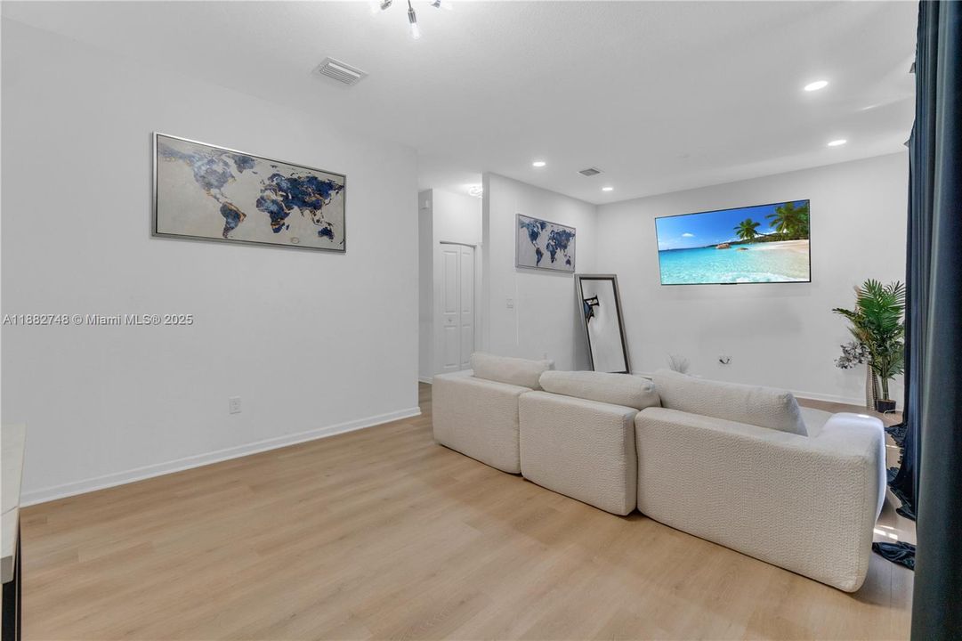 На продажу: $395,990 (3 спален, 2 ванн, 1474 Квадратных фут)