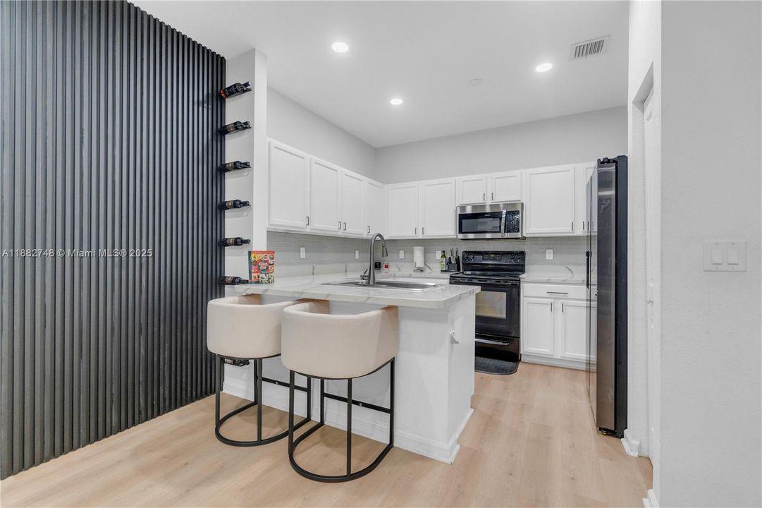 На продажу: $395,990 (3 спален, 2 ванн, 1474 Квадратных фут)