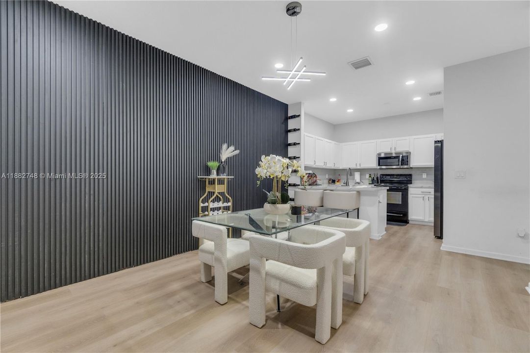 На продажу: $395,990 (3 спален, 2 ванн, 1474 Квадратных фут)