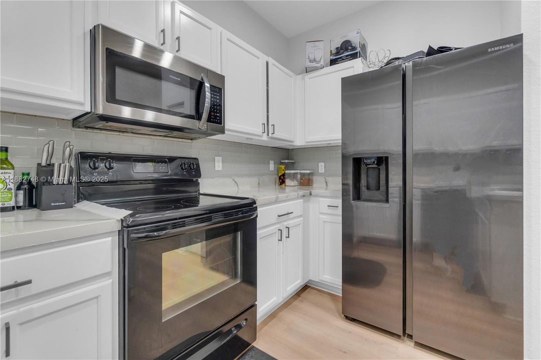 На продажу: $395,990 (3 спален, 2 ванн, 1474 Квадратных фут)