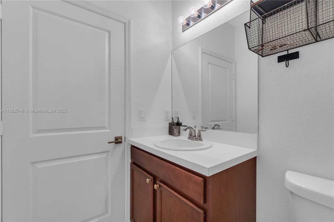 На продажу: $395,990 (3 спален, 2 ванн, 1474 Квадратных фут)