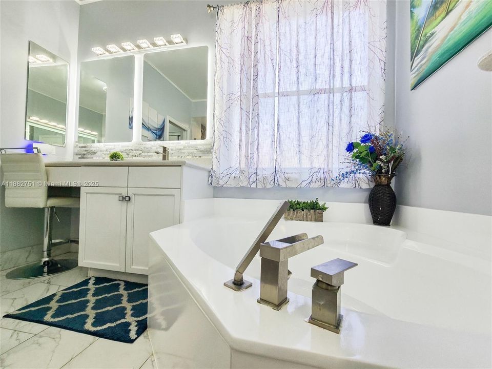 На продажу: $1,159,999 (6 спален, 5 ванн, 3280 Квадратных фут)