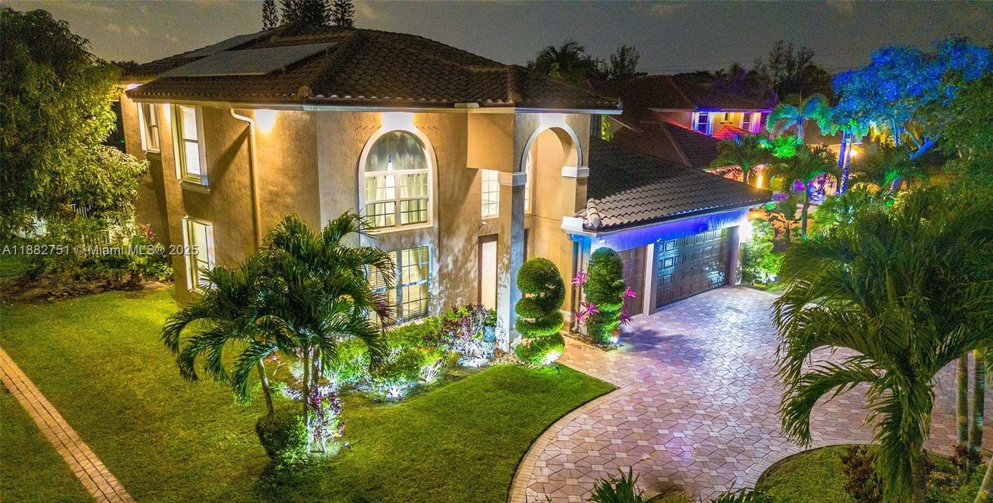 На продажу: $1,159,999 (6 спален, 5 ванн, 3280 Квадратных фут)