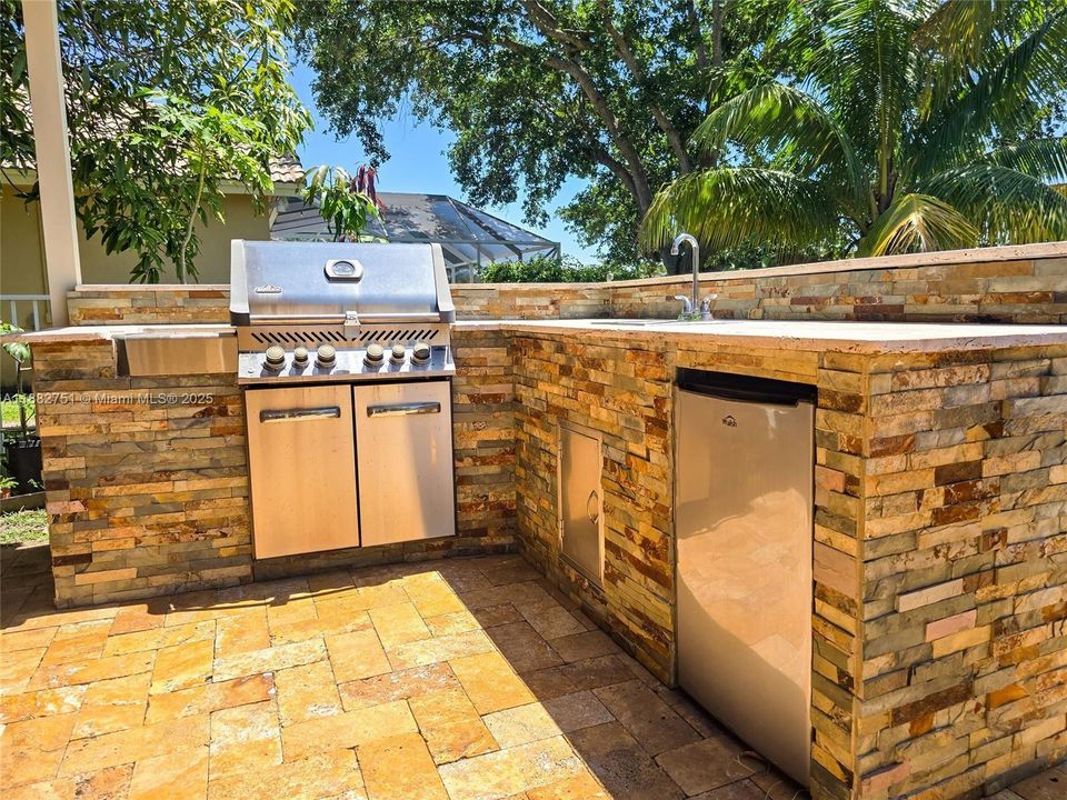 На продажу: $1,159,999 (6 спален, 5 ванн, 3280 Квадратных фут)