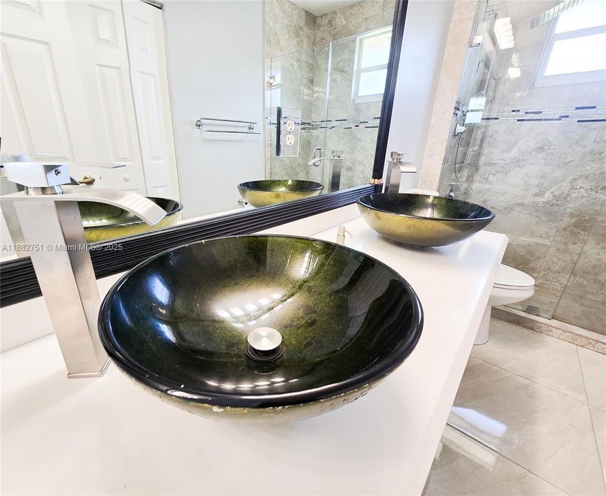 На продажу: $1,159,999 (6 спален, 5 ванн, 3280 Квадратных фут)