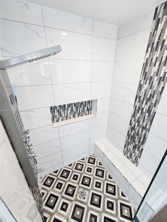 На продажу: $1,159,999 (6 спален, 5 ванн, 3280 Квадратных фут)