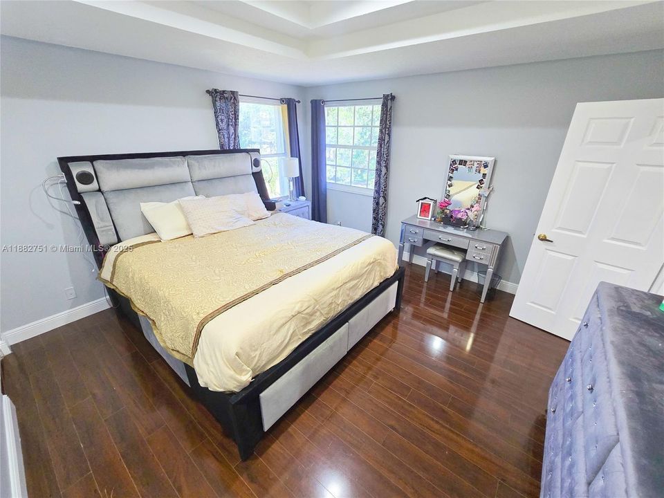 На продажу: $1,159,999 (6 спален, 5 ванн, 3280 Квадратных фут)