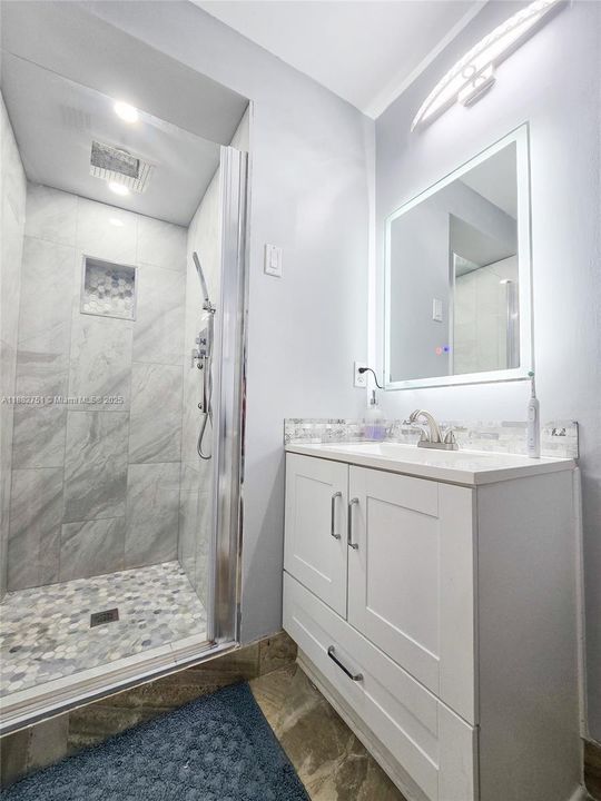 На продажу: $1,159,999 (6 спален, 5 ванн, 3280 Квадратных фут)