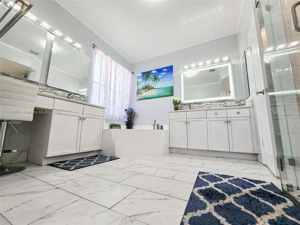 На продажу: $1,159,999 (6 спален, 5 ванн, 3280 Квадратных фут)