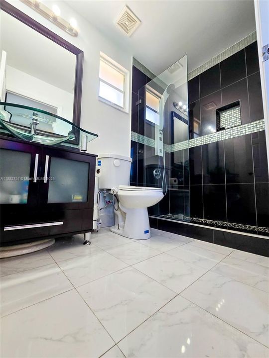 На продажу: $1,159,999 (6 спален, 5 ванн, 3280 Квадратных фут)