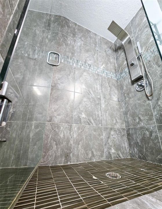 На продажу: $1,159,999 (6 спален, 5 ванн, 3280 Квадратных фут)