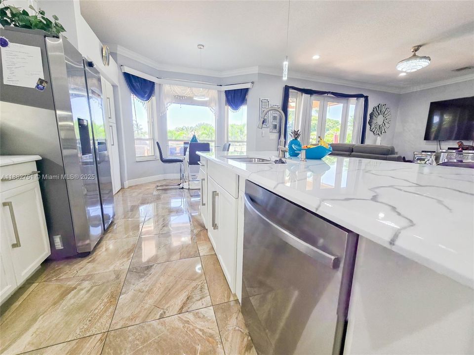 На продажу: $1,159,999 (6 спален, 5 ванн, 3280 Квадратных фут)