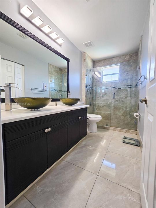 На продажу: $1,159,999 (6 спален, 5 ванн, 3280 Квадратных фут)