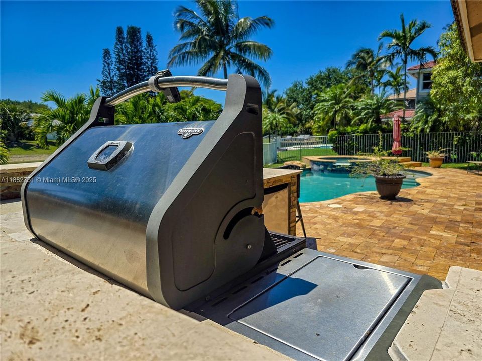 На продажу: $1,159,999 (6 спален, 5 ванн, 3280 Квадратных фут)