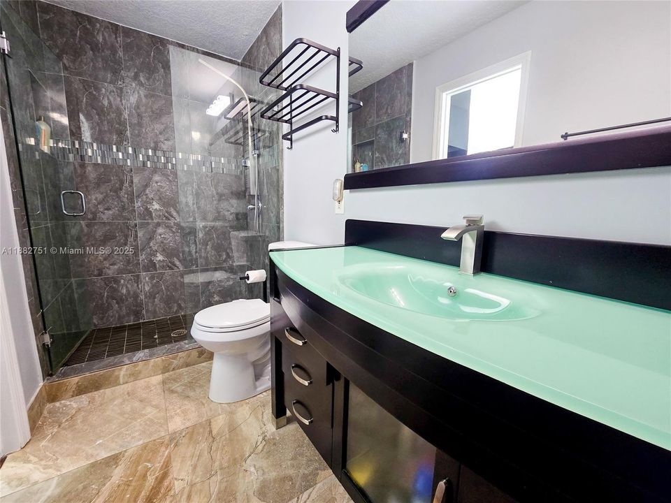 На продажу: $1,159,999 (6 спален, 5 ванн, 3280 Квадратных фут)