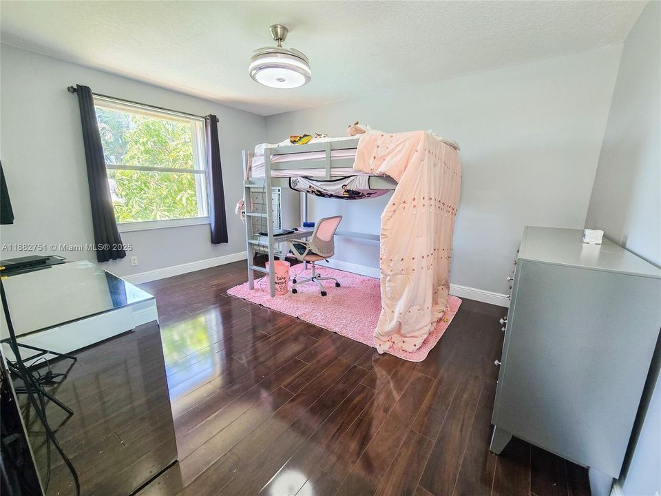 На продажу: $1,159,999 (6 спален, 5 ванн, 3280 Квадратных фут)