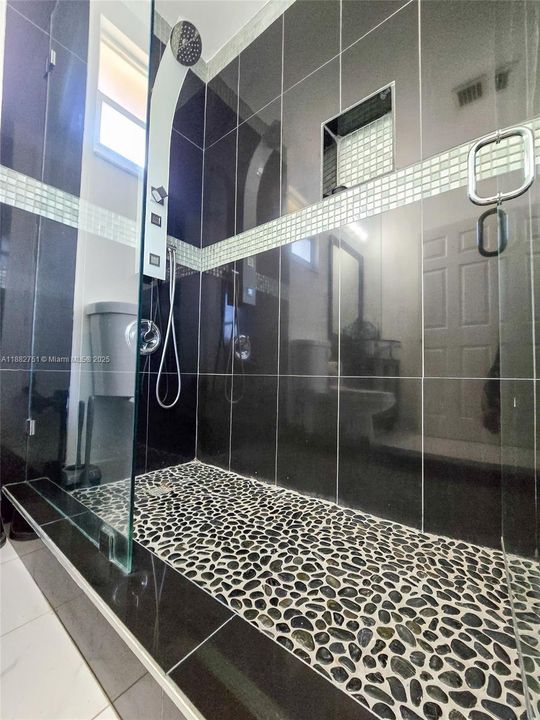 На продажу: $1,159,999 (6 спален, 5 ванн, 3280 Квадратных фут)