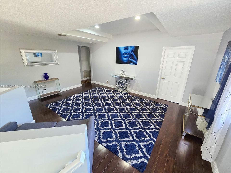 На продажу: $1,159,999 (6 спален, 5 ванн, 3280 Квадратных фут)