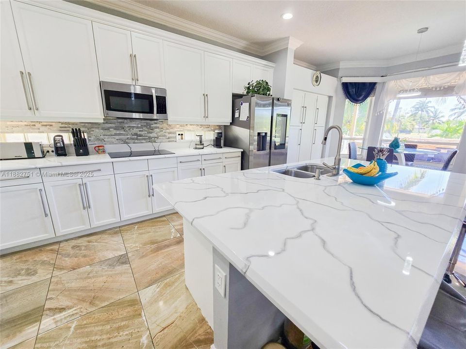 На продажу: $1,159,999 (6 спален, 5 ванн, 3280 Квадратных фут)